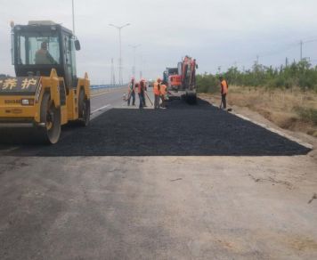 【交通動(dòng)態(tài)100期】抓養(yǎng)護(hù)、保暢通、促安全-吳忠市交通運(yùn)輸局開展路面病害搶修工作