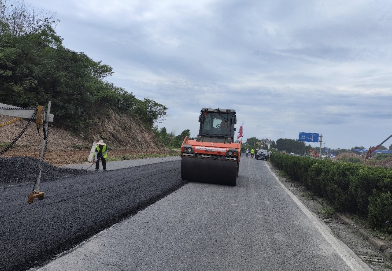 秦皇島路橋承赤高速公路2019年主體養(yǎng)護工程(路面工程)施工lm-2標(biāo)段," href="https://www.veer.com/photo/121101960?utm_source=baidu&utm_medium=imagesearch&chid=902