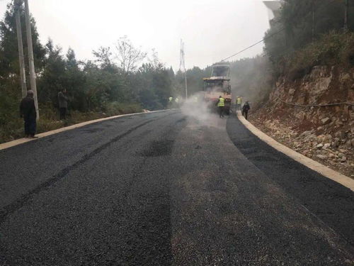 萬州三峽后續(xù)交通項目油茨路路面工程開始瀝青攤鋪