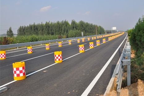 揭秘高速路不裝路燈的兩點真相，十年老司機才懂